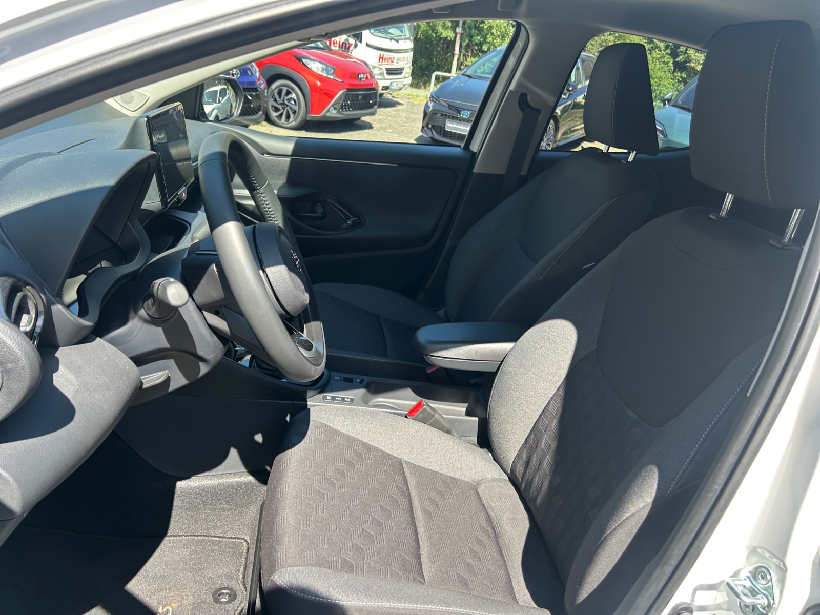 Foto 1 - Yaris 1.5 Hybrid Teamplayer ACC AUT, schneeweiß