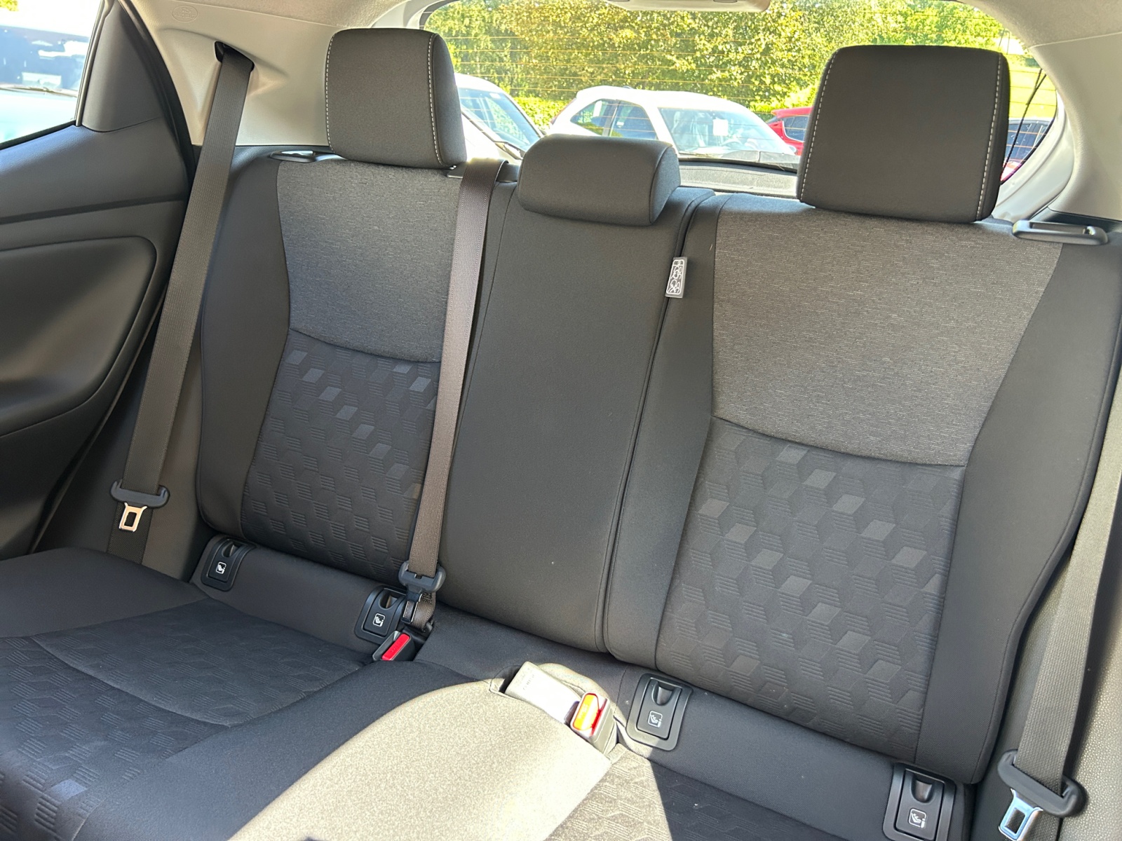 Foto 1 - Yaris 1.5 Hybrid Teamplayer ACC AUT, schneeweiß